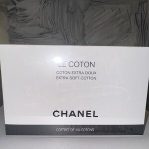 (sealed)
Chanel Le Coton Extra Soft Cotton Pads (100ct) – Sold Out – NIB –